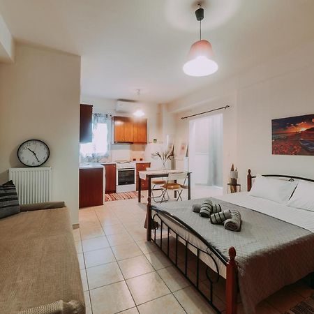 House In The Center Apartment Каламата Екстериор снимка