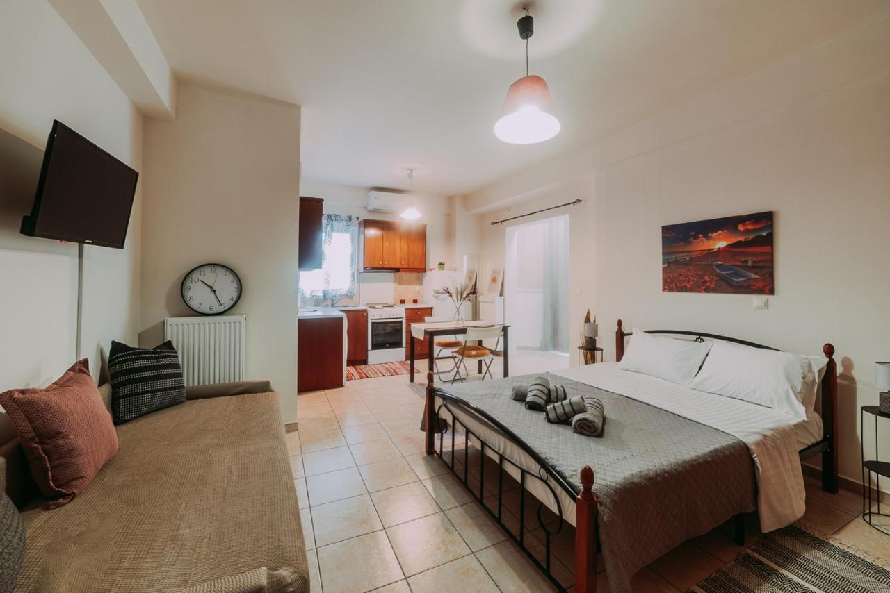House In The Center Apartment Каламата Екстериор снимка