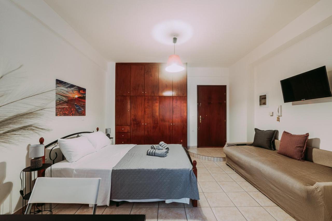 House In The Center Apartment Каламата Екстериор снимка